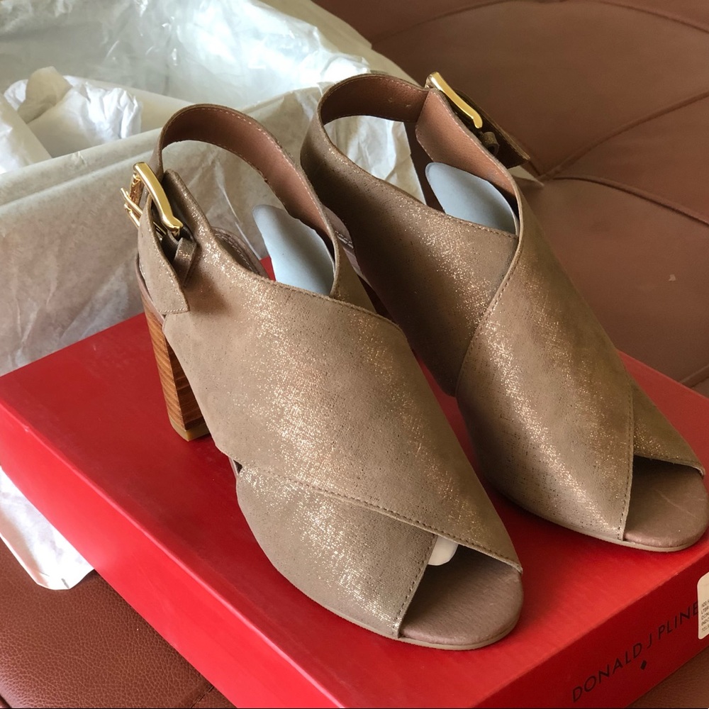 Brand NEW  Donald J Pliner  Light Bronze Distressed Metallic Heeled Sandal
